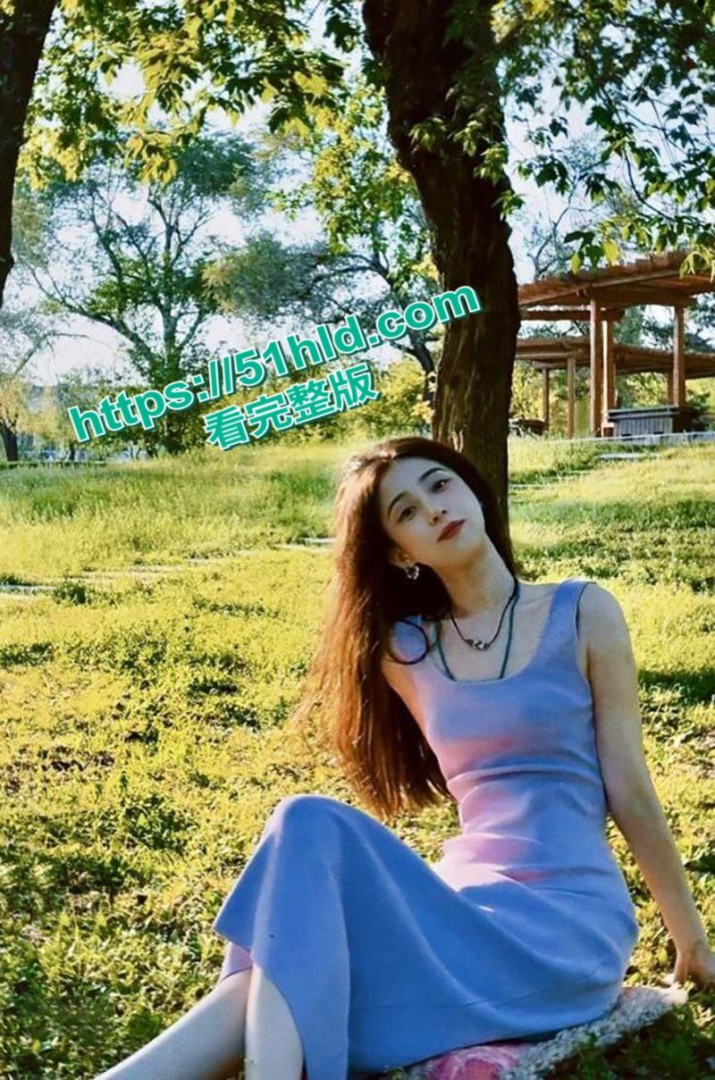 西安音乐学院【陈蓉】约炮前男友视频被现任怒爆,口交熟练技术肥臀巨乳爆辣身材,简直就是极品炮架!-1