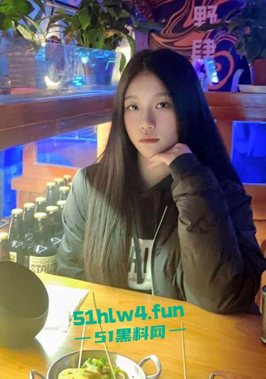 抖音同城撩骚,认识的反差学生妹【周雨婷】御姐身材嫩妹女神,被大叔调教成母狗性爱自拍流出。-1