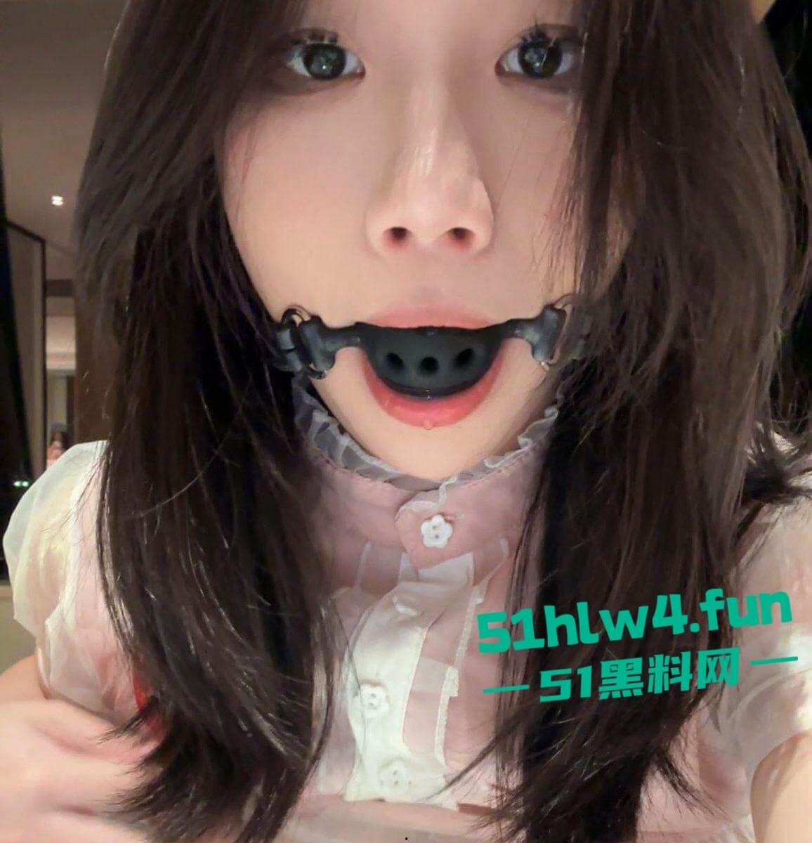 抖音同城撩骚,认识的反差学生妹【周雨婷】御姐身材嫩妹女神,被大叔调教成母狗性爱自拍流出。-4