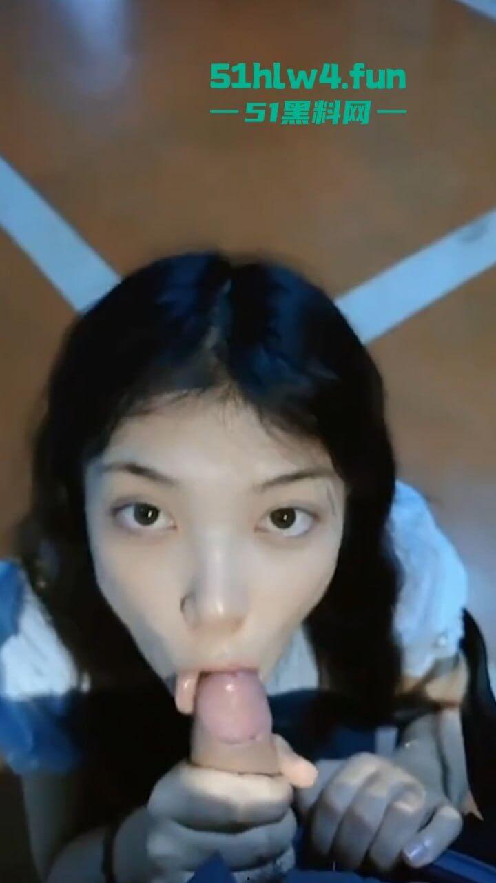 北京高颜值大学生眼镜妹,口交技术一流魅惑投入的眼神让人想入非非,反差形象拉满了!-4