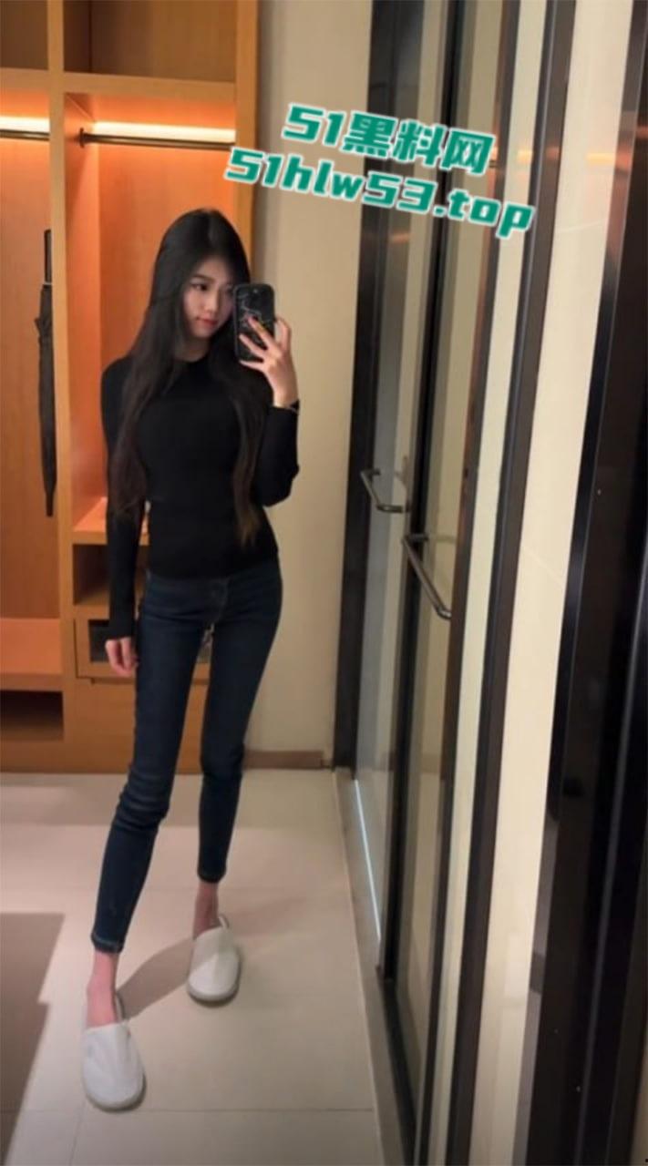 抖音高颜值网红【缪缪BB】露脸不雅视频遭泄密,白皙美少女全裸扣穴自慰揉胸舔屏,顶级身材粉嫩小穴惊艳全网!-5