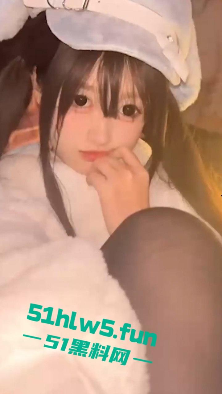 抖音20岁极品萝莉博主【不开森】真名叫【朱心蝶】前一秒直播求粉丝爸爸的礼物打赏,下一秒就远程金主裸聊!-8