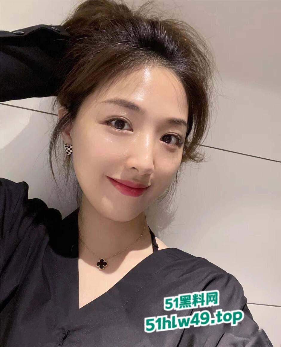 无锡美容院老板娘【李瑾妍】正值性欲旺年,网上到处约炮不雅视频被炮友泄密,90后宝妈尺度全开!-9