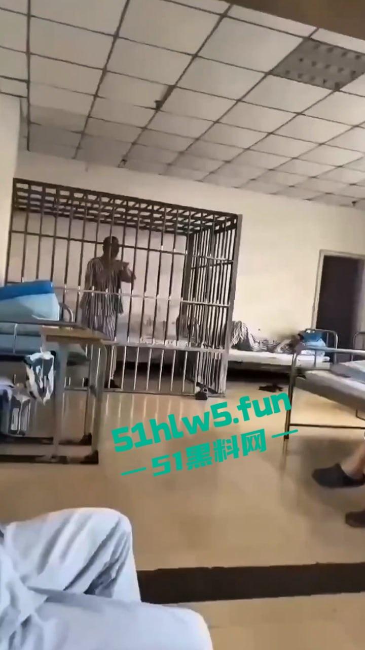 实拍精神病院内部,高墙、铁窗、监控摄像头。真实的牢笼的样子就是另一种类的监狱。-4