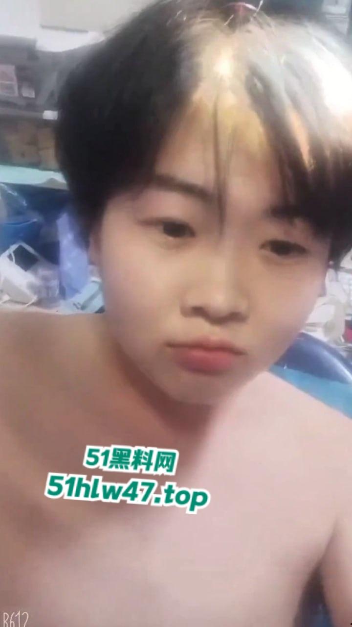 【血腥恐怖】00后小伙阉割鸡巴,自己动手割下来后口交,这特么是什么操作?-6