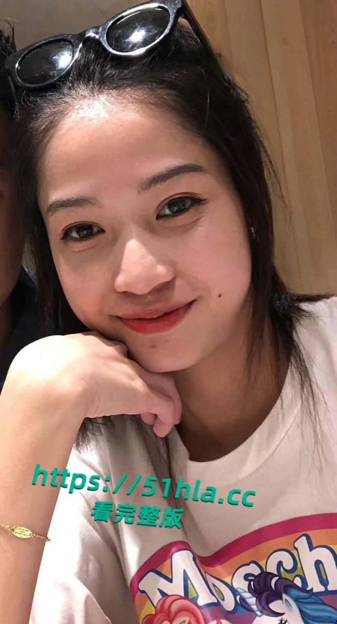 新加坡花店老板娘【3Babeyiyi】偷情约炮视频流出,口爆颜射啪啪全记录骚穴被灌满浓精!-5