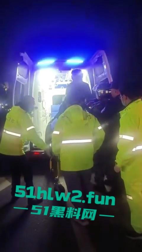 浙江丹州紫竹山庄女子【人兽与狗】性交,狗鸡巴卡阴道里面出不来只能送医救治,社死现场视频。-7