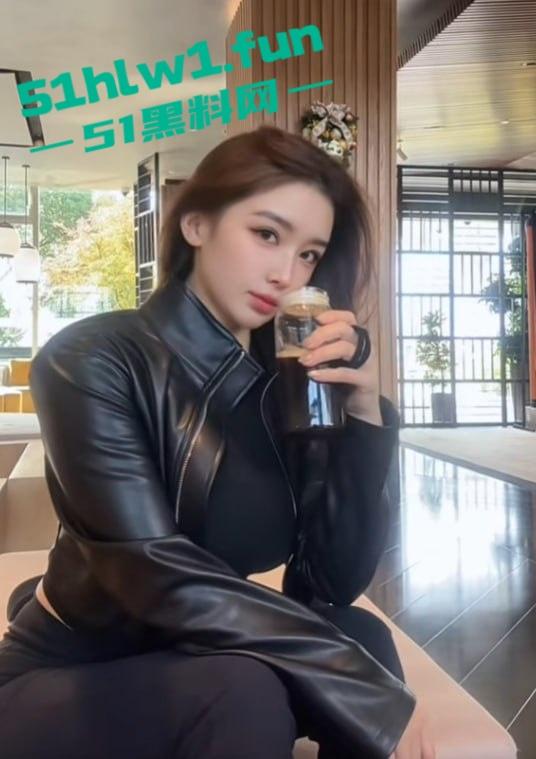 抖音【健身小猫】最新福利视频第二弹,蜜桃臀骚货又被金主爆操,黑丝后入自动拨回弹性顶级,全网独家曝光!-2