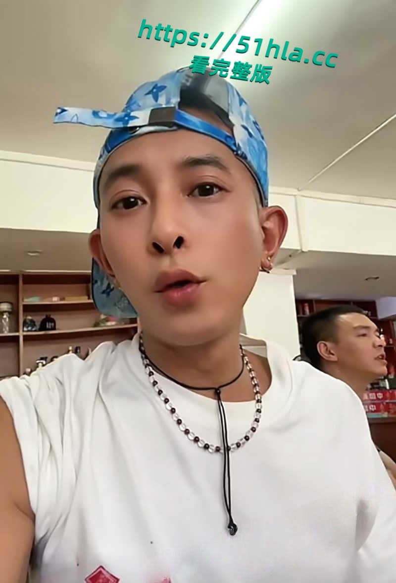 养生馆调戏大奶技师,抖音网红【宏少传媒】玩色情按摩,酒店约炮边操边视频聊天炫耀!-4