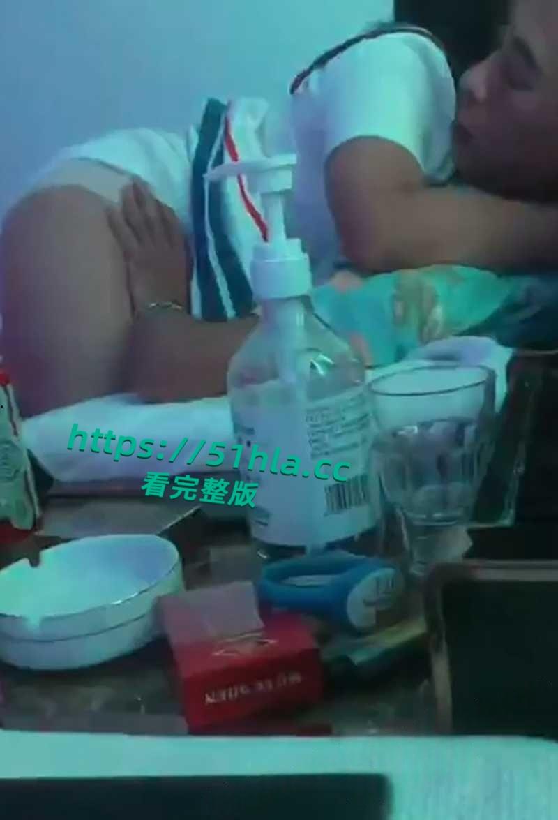 养生馆调戏大奶技师,抖音网红【宏少传媒】玩色情按摩,酒店约炮边操边视频聊天炫耀!-7