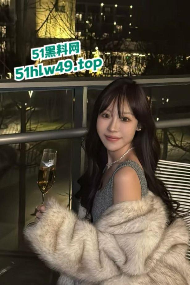 天津抖音小网红【崔玥】性感尤物,颜值超高私下骚的流水和大哥线下约炮被拍下曝光!-2