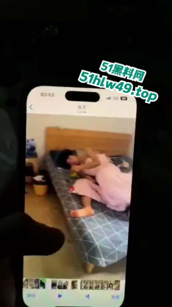 重庆女网红【玲乃酱】装处女欺骗老实男,当鸡上瘾恋爱期间还背着男友卖逼赚钱。-7