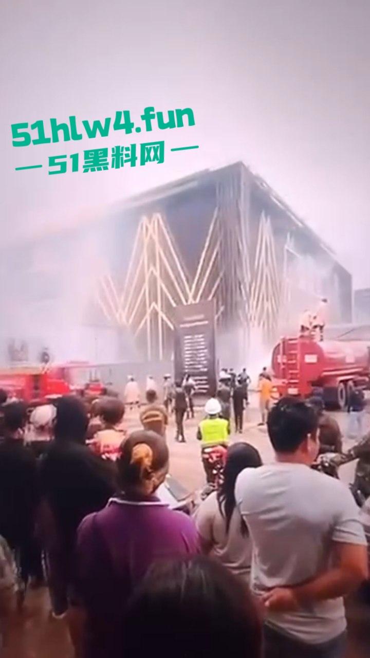 柬埔寨班迭棉吉省,波贝鑫钻汇KTV突发大火疑似是仇敌帮派报复,伤亡情况尚未公布。-8