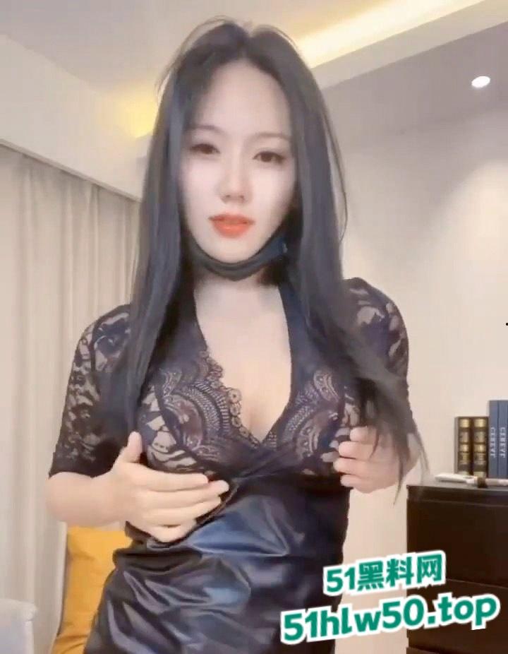 抖音25万粉丝网红【兔兔宝宝】榜一大哥定制付费视频,作品里的清纯形成强烈反差!-9