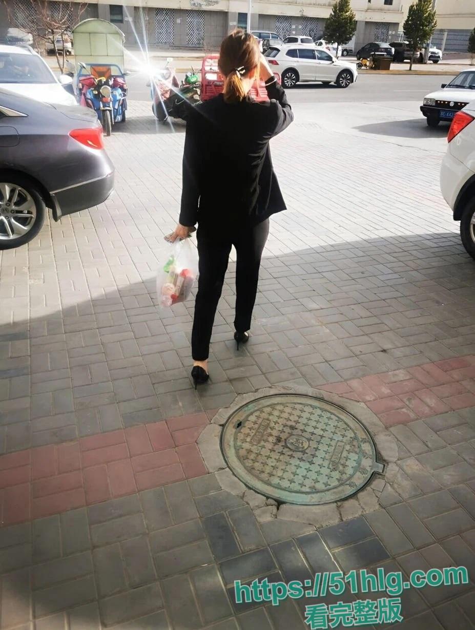 【江苏南京】银行理财经理【林怡睿】为拉客户 背着老公送逼上门 在酒店穿着性感情趣装 被金主各种爆操-2