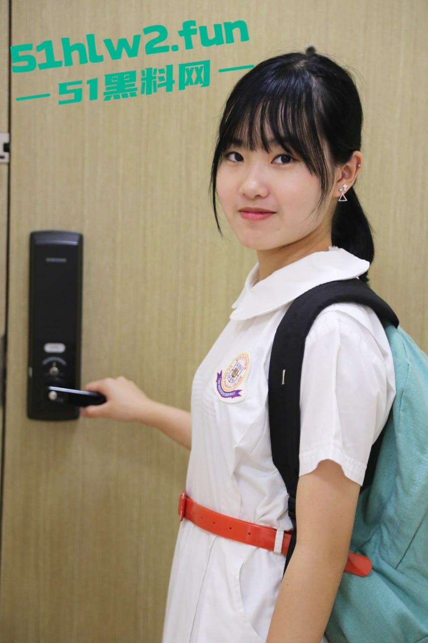 台湾清纯颜值学生妹,乖巧可爱的反差母狗下海拍摄私房写真,三点全露小穴高清特写 多少舔狗心里的梦中女神。-4