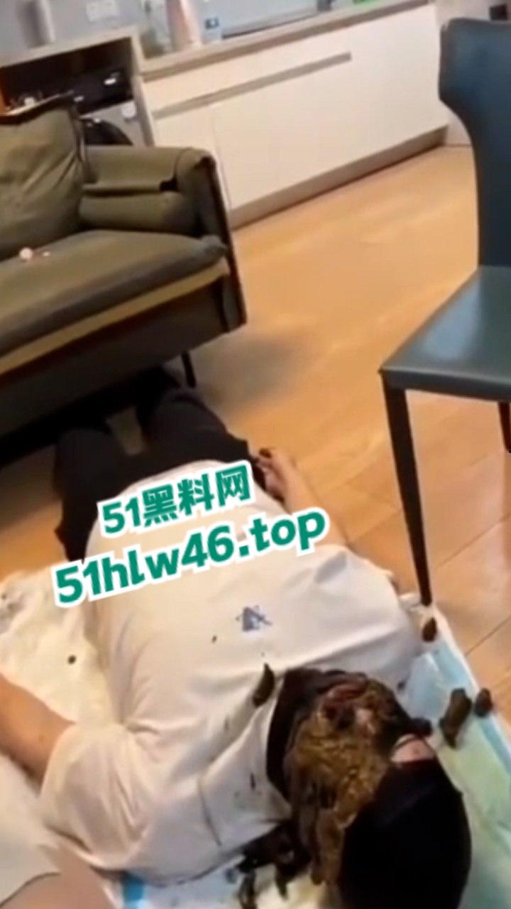 重口味慎点!超美艳长腿空姐调教马桶男奴,亲自拉热乎粑粑喂他吃,慎点小心吐出隔夜饭!-5