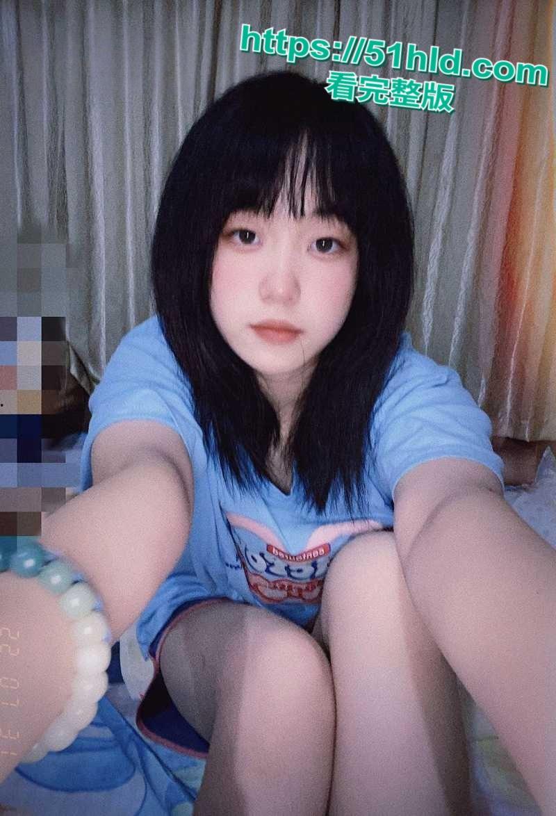 青岛女大学生【陈诗莹】网调视频流出,清纯少女变沦为金主母狗,揉奶裸聊假屌自慰边揉阴蒂边浪叫!-1