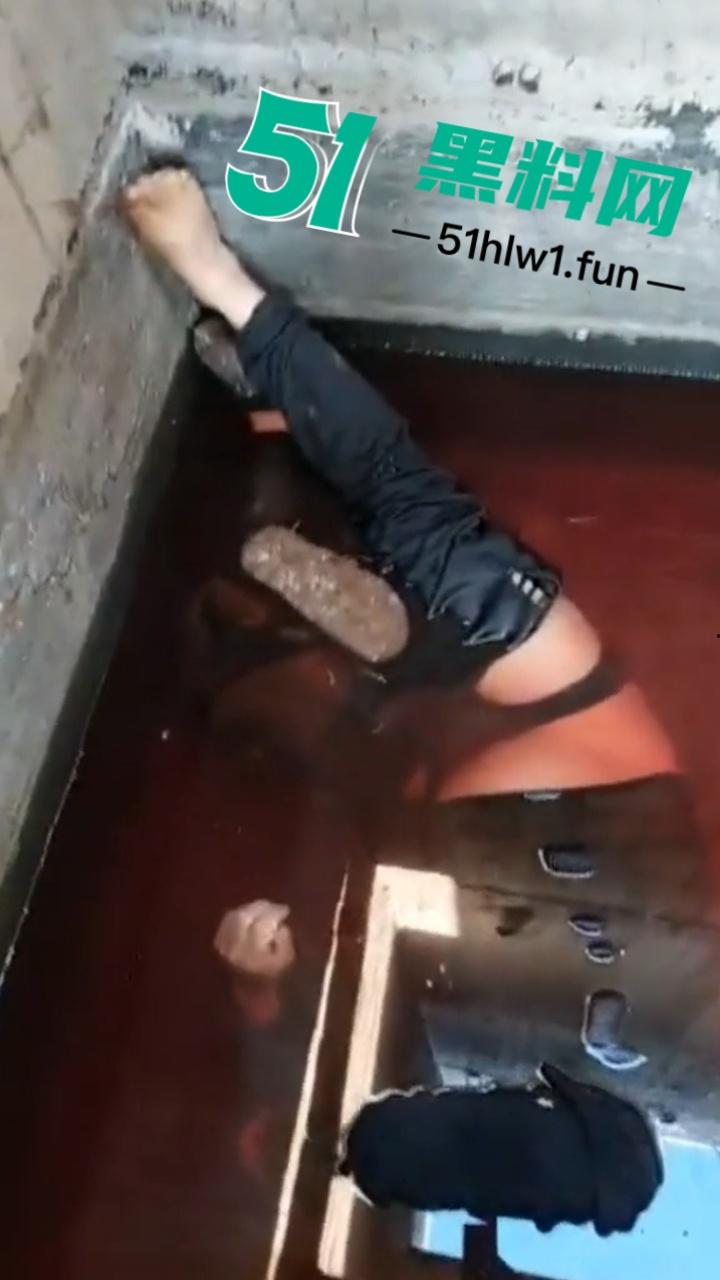 【血腥恐怖慎点】叙利亚惨烈现状沙姆解放组织,在当地肆意杀人视百姓如牛马,人民生活堪比地狱抛尸现场被曝光。-4