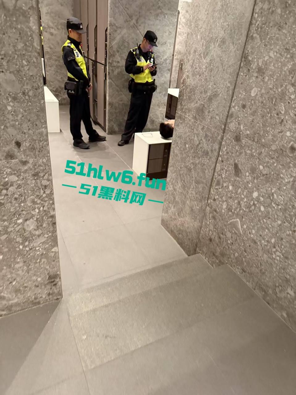 老肥婆诬陷健身小哥对她图谋不轨,小哥却自称是0对母性毫无性趣直接气得大妈报警。-7