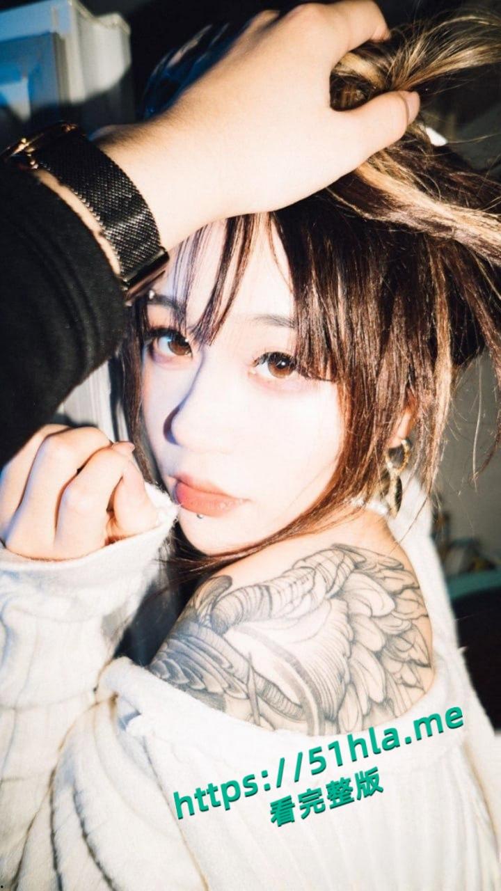 抖音极品网红【九条南无】7月最新福利视频被曝光,娴熟玩转吸奶器,多种道具插逼自慰视觉冲击力拉满!-5