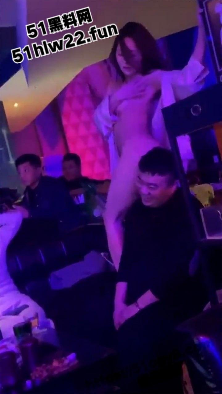 实拍酒吧ktv精彩夜生活,夜色燃爆各式性感美女陪酒妹子排队献身金主,场面堪比顶级AV现场!-9