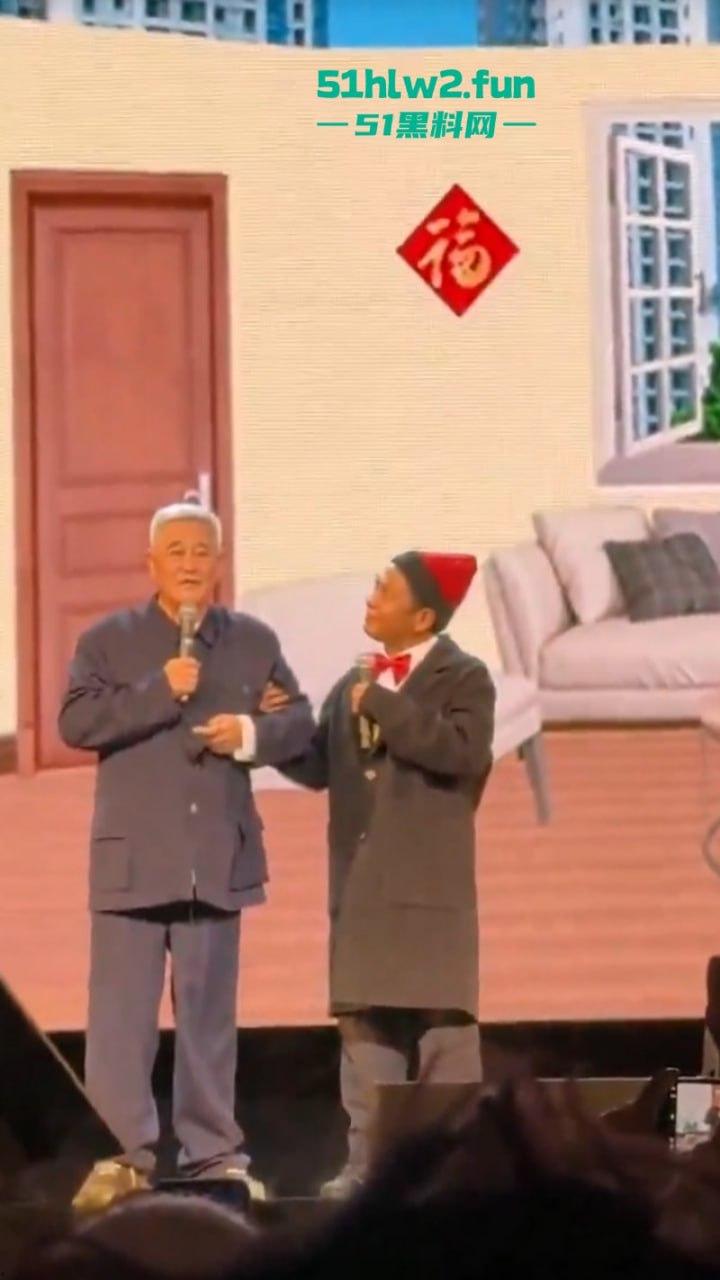 赵本山全球巡回演出在纽约开启第1站，场面宏大人流爆满果然是喜剧之父这影响力杠杠的。-3