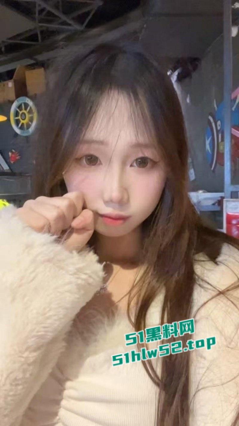 重庆财经职业学院【郭佳馨】清纯外表下反差感爆棚，早已成为主知名校妓，给钱就让操淫骚模样无人不知！-3