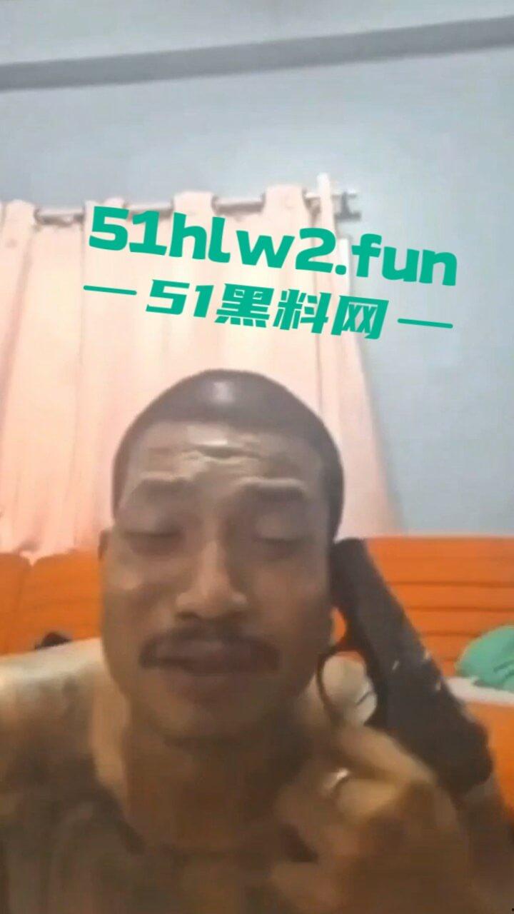 泰国男子自杀现场,纹身大哥遭情伤悲愤不已录下感人发言,随后开枪自杀腿都绷直了。-1