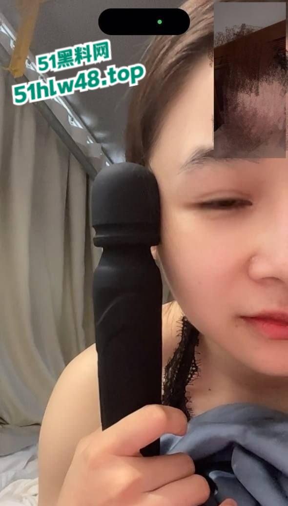 湖南极品少妇【吴侨雯】绿帽老公常年在外,淫妻在家与网友裸聊自慰,没结婚之前就是个骚母狗!-6