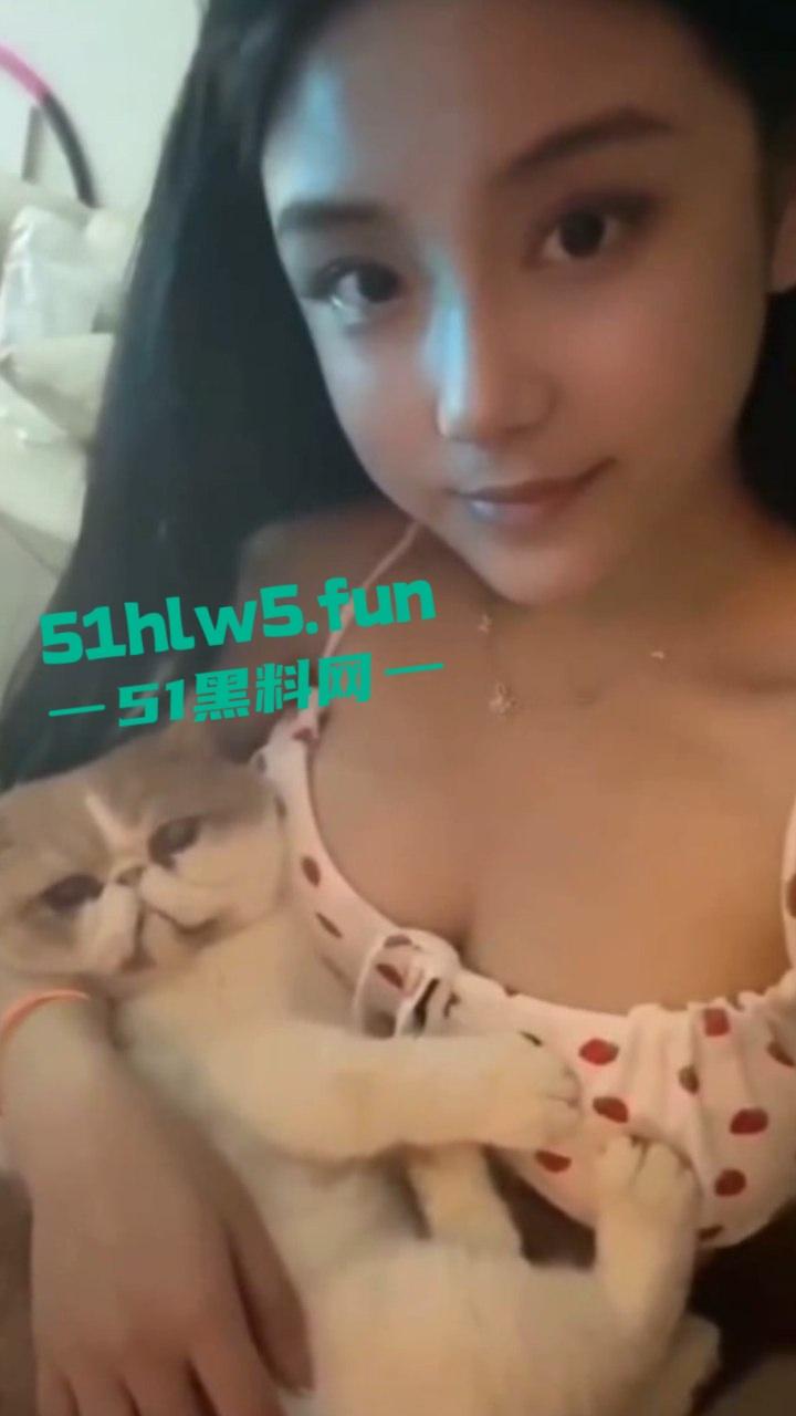 抖音巨乳女神【奶雯】顶级身材性感尤物，颜值清纯气质绝佳四肢纤细美乳硕大，给大哥诱惑私拍流出。-9