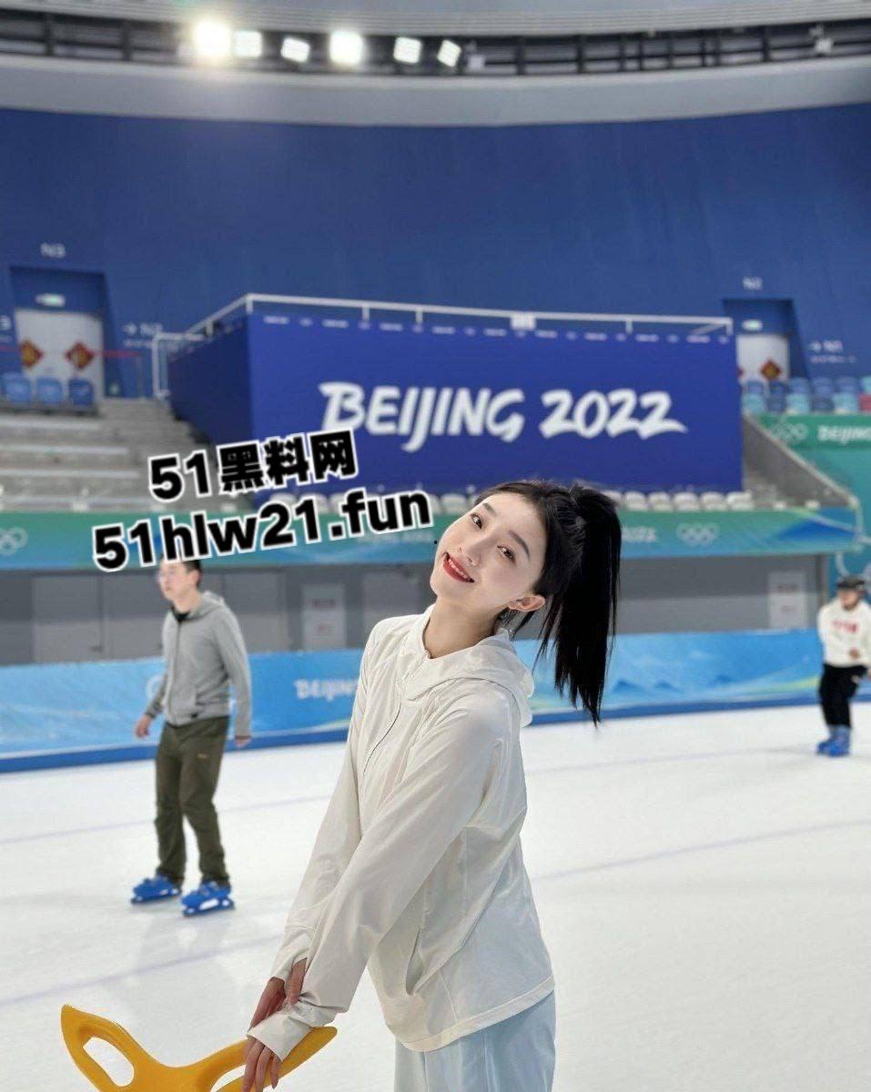 北京邮电大学【曾媛】绝美颜值校花女神,表面清纯私下竟如此反差爱舔蛋蛋,口交技术超一流。-2