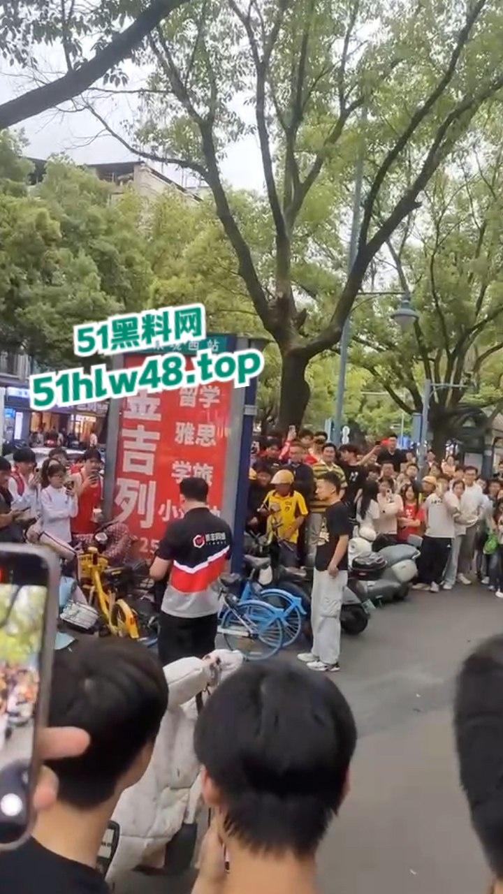 湖南纯爱小伙应声倒地!小伙为爱奔赴湖南打工,为爱工资全款上交却被女友戴绿帽。-2