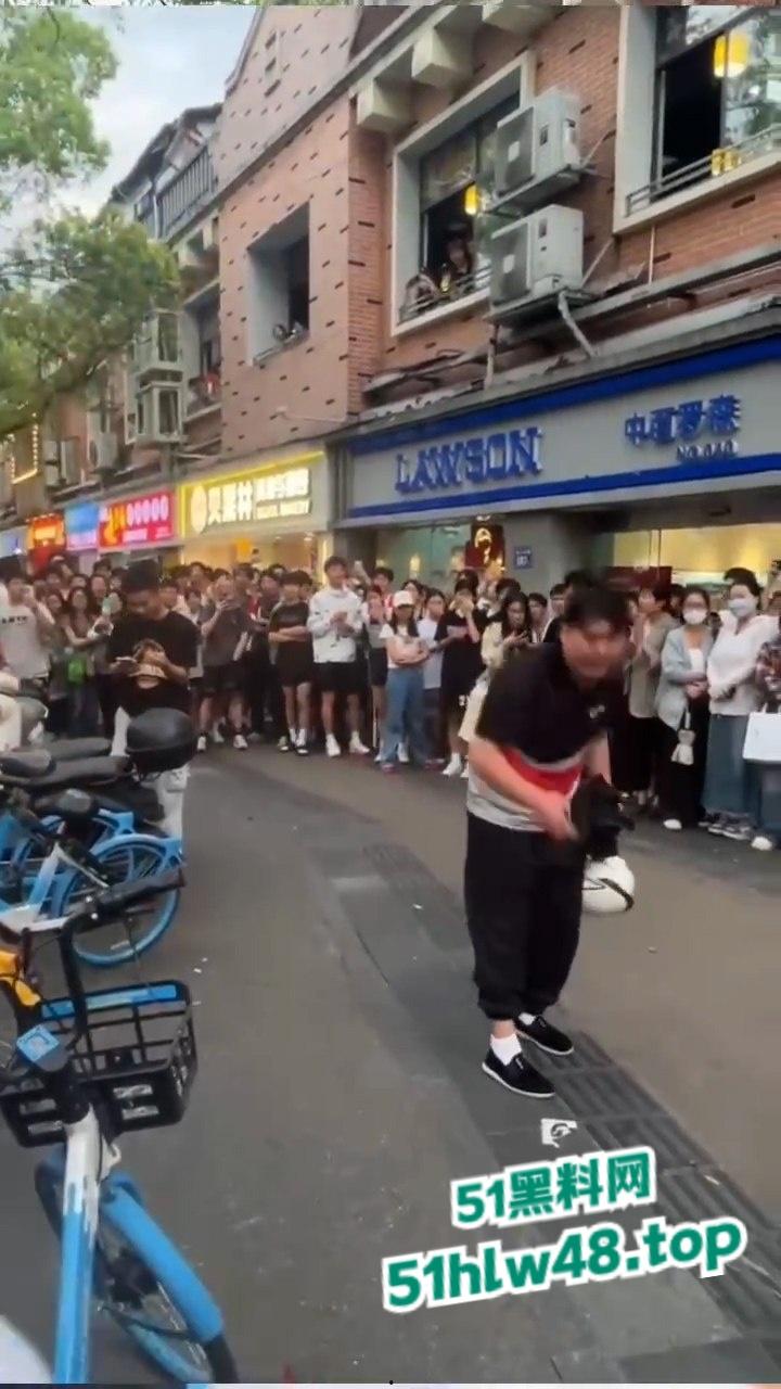 湖南纯爱小伙应声倒地!小伙为爱奔赴湖南打工,为爱工资全款上交却被女友戴绿帽。-7