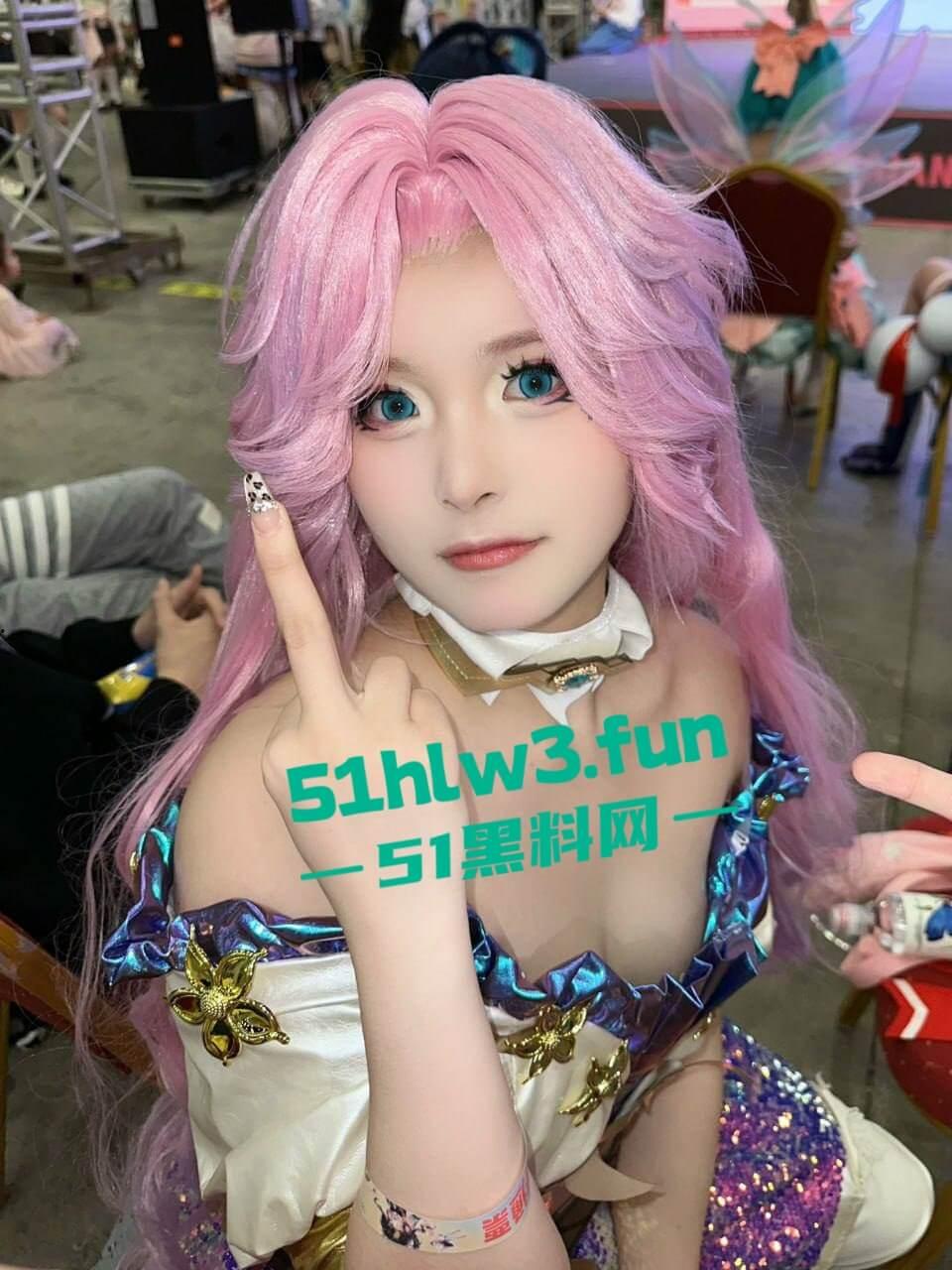 推特网红福利【姬洛宝】cos圈有名的骚鸡,颜值甜美身材性感自慰粉嫩小穴,玩的淫水直流。-5