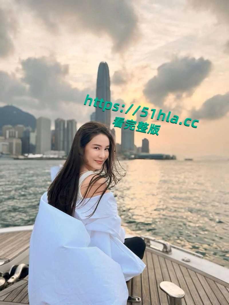 香港中文大学毕业生,现任企业经理没想到私下竟这么骚,极品尤物早期做黄播视频被曝光!-4