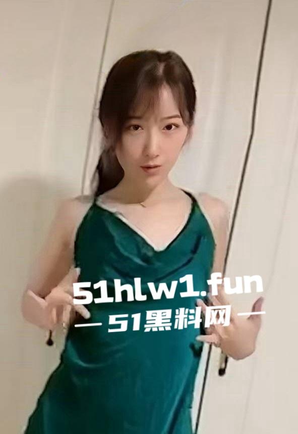 山东烟台人妻【颜馥】网上裸聊自慰极品骚货饥渴难耐用假屌狂插多毛蜜穴淫水四溅浪叫不止。-6