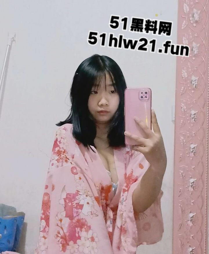 云南昭通18岁女高【何洁琳】清纯可爱的学生妹,饱满巨乳性感诱人,远程调教成为主人的小母狗!-5