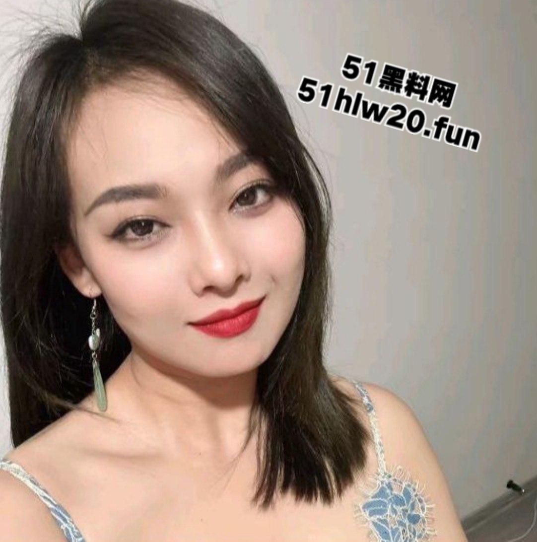 卖酒生意惨淡下海发骚赚钱,茅台专卖店老板娘闪总多角色诱惑私拍,足交自慰抠逼乱伦尺度超大。-9