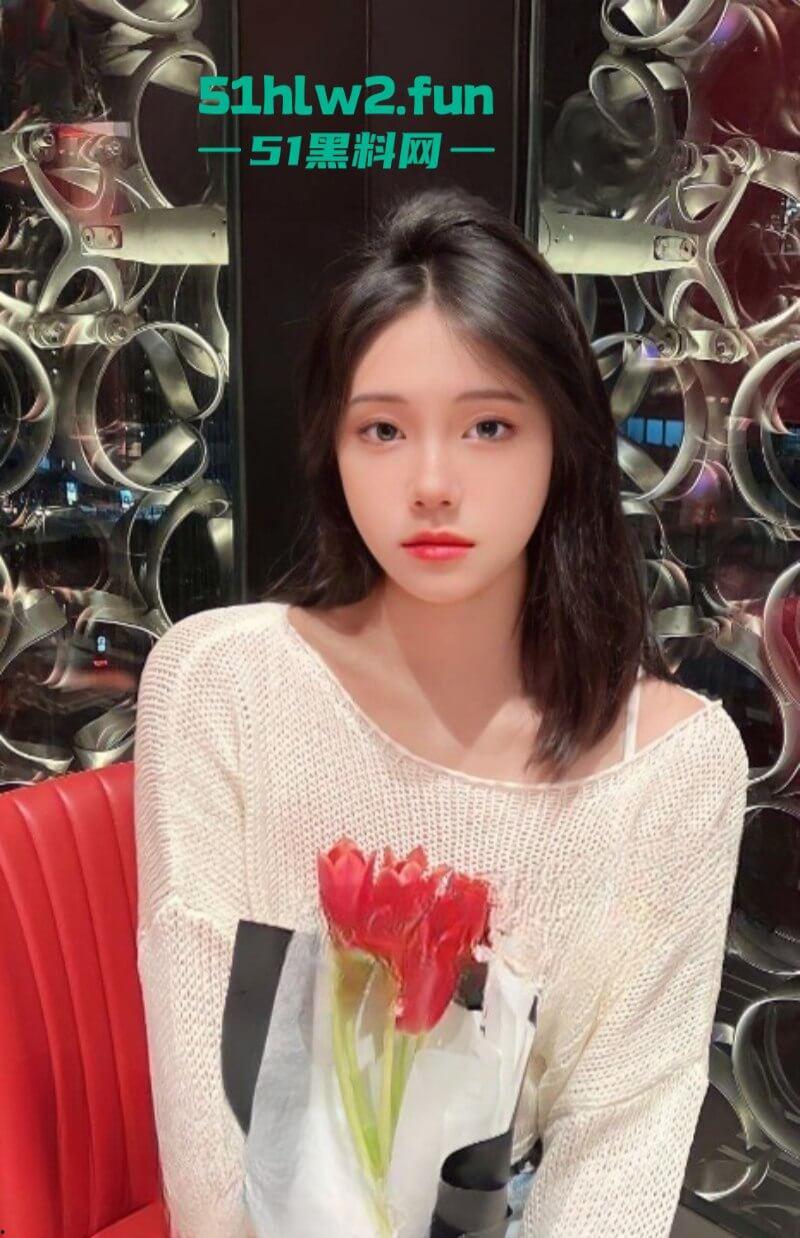 你喜欢的样子我都有,清纯颜值型女大学生送给男友的特殊开学礼物,泄欲发骚拍下视频被泄密!-9