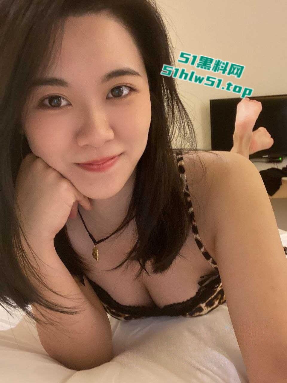 独家曝光,成都成华区极品【程琳琳】肤白貌美,户外漏出黑丝诱惑乳夹调教全方位抽插!-1