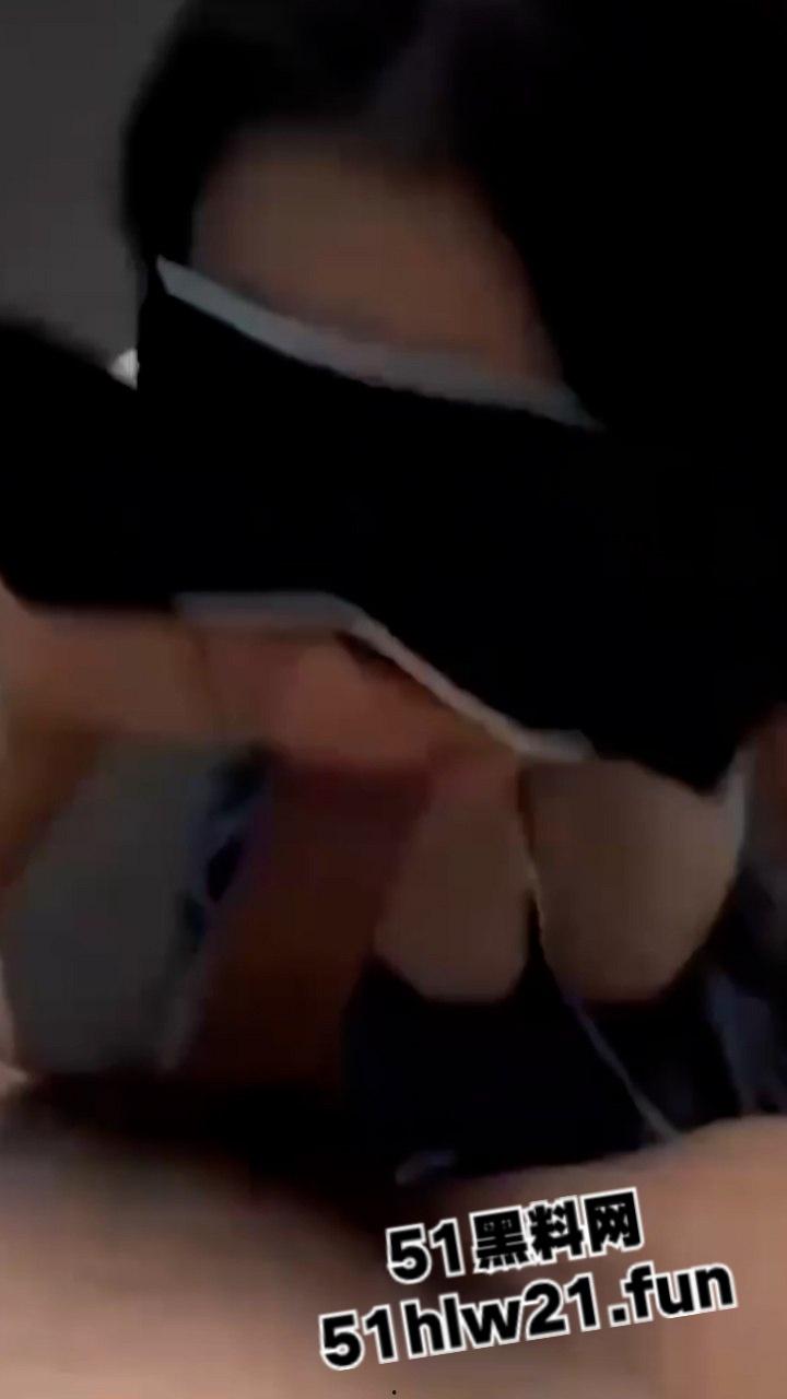 极品人妻生活照VS私密照同泄，蜜臀肥鲍逼毛多汁水泛滥射了，爽得停不下来。-7