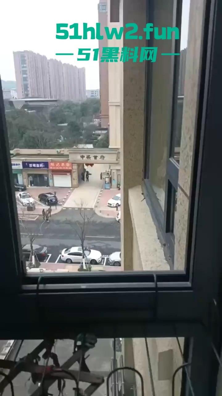 温州中梁首府一初中女生崩溃跳楼,压倒她的最后一根稻草居然是寒假作业??-1