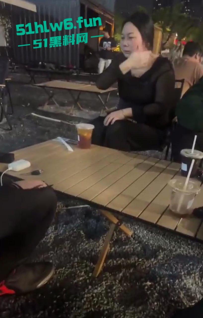 独家曝光!广东小伙约炮遇照骗 网上清纯萌妹线下粗腰胖腿 实在吃不下连夜哄走!-2