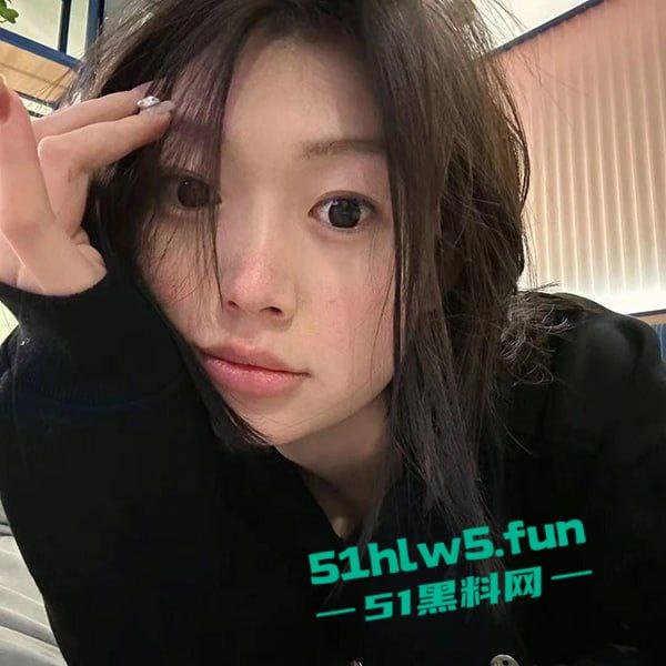 高颜值00后小妹【马莹莹】表面嫩妹私下母狗,背着男友出轨偷情脚踏多条船被男友发现,愤怒将视频曝光。-4