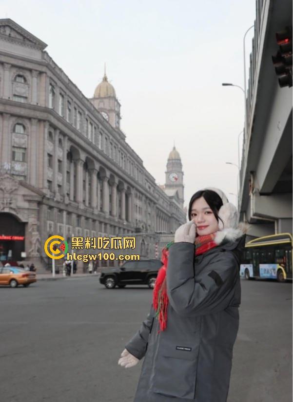 抖音网红『 一直丸』曝光,岭南职院清远校区陈佳怡靠旅拍上位,传言只要能带她旅游就能睡,现正陪金主哈尔滨狂欢!-4