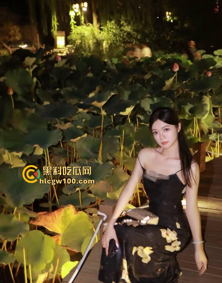 抖音网红『 一直丸』曝光,岭南职院清远校区陈佳怡靠旅拍上位,传言只要能带她旅游就能睡,现正陪金主哈尔滨狂欢!-6