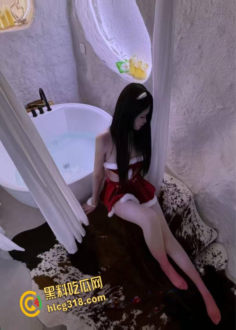 西藏大学甜美学生妹【李明真】，被男友曝光大量不雅照，天生母狗圣体反差十足！-7