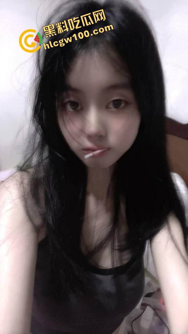 浙江国际海运反差嫩妹粉穴学生【吴妤玉】假期家中发骚自拍裸体 约炮酒吧大哥爆插粉逼!独家曝光流出!-1