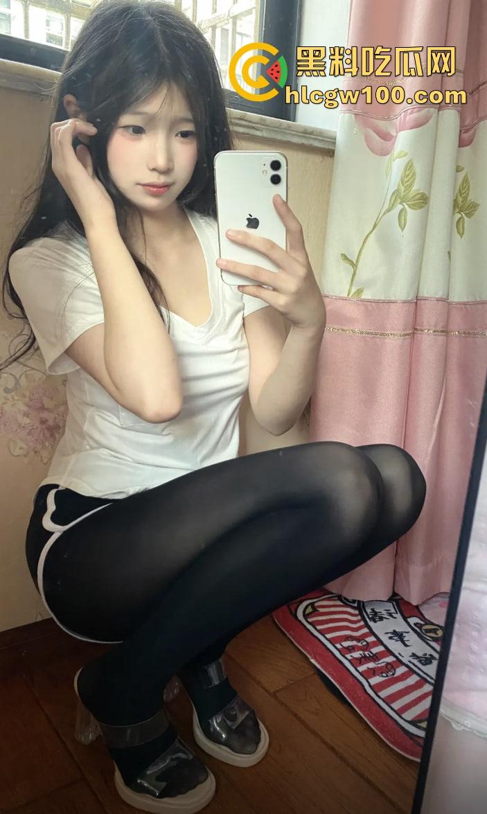 一觉醒来『姜萍』成了擦边主播?抖音版撞脸擦边女『困鼠』出圈,鬼才网友在线封号浪萍,直播间车速无敌!-5